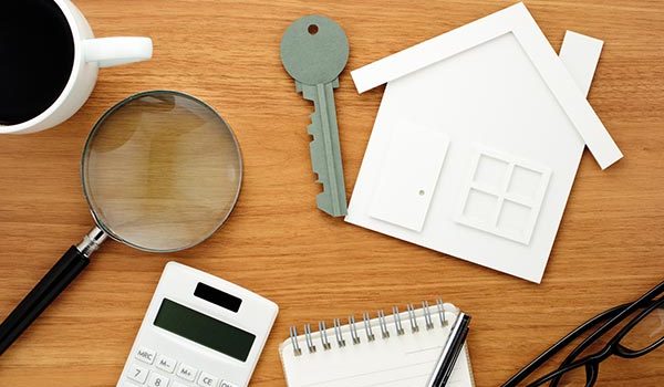 Immobilien schwarz auf weiß