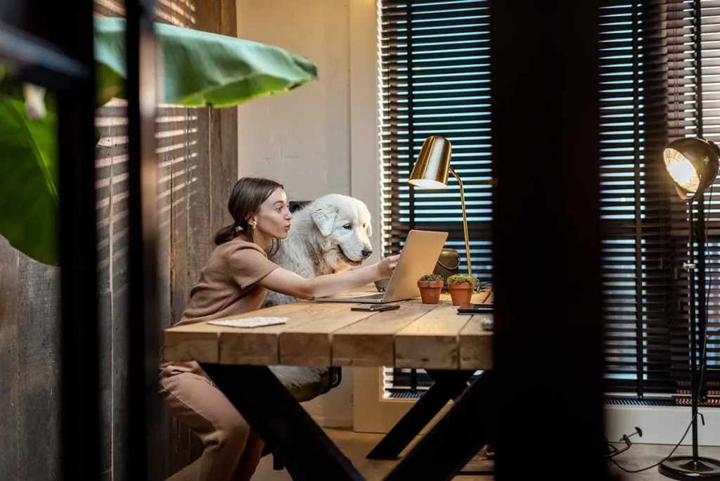 Symbolbild: Haustiere gehören zur Familie – ein generelles Verbot ist rechtlich nicht zulässig. © AdobeStock rh2010