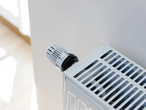 Feuchte Wände: Warum sie die Heizkosten in die Höhe treiben