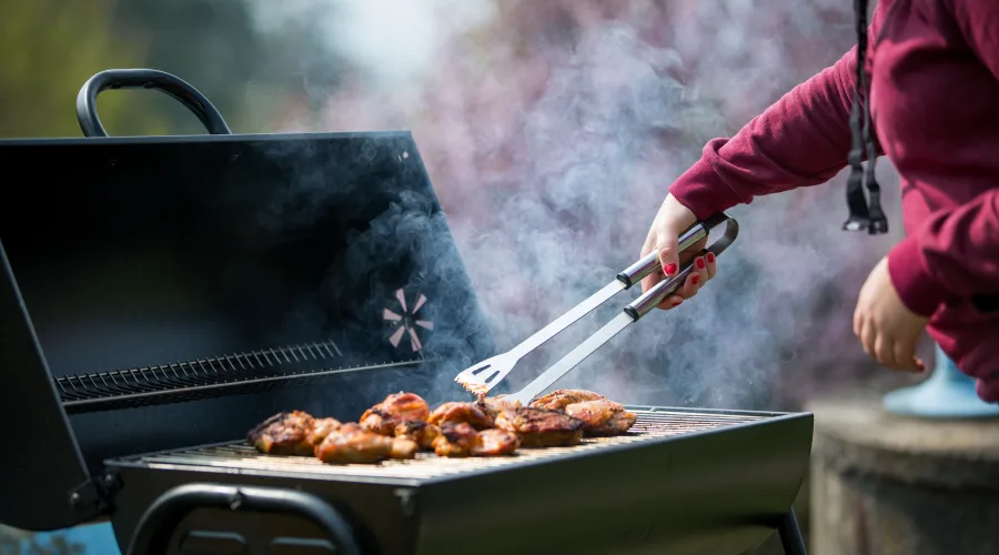 IVD-Service zum Start der Grillsaison: Was auf Balkon, Terrasse und im Garten erlaubt ist